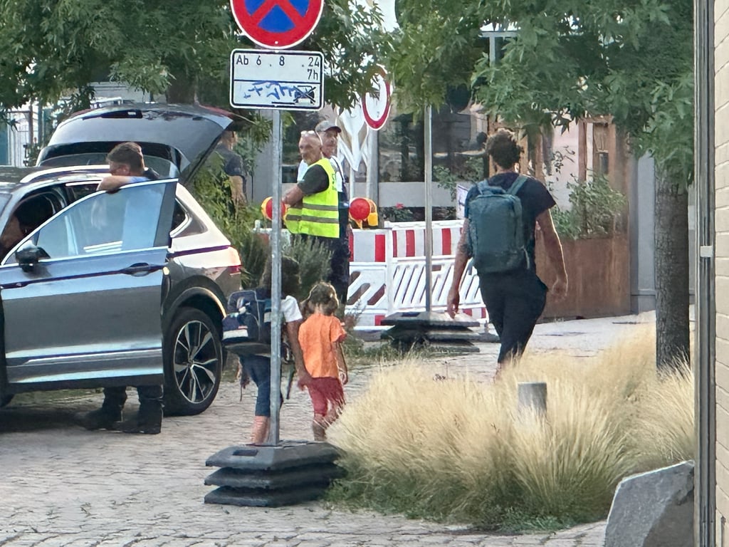 Nach dem Bombenfund in Magdeburg begann am Abend mit der Evakuierung der Bewohner.