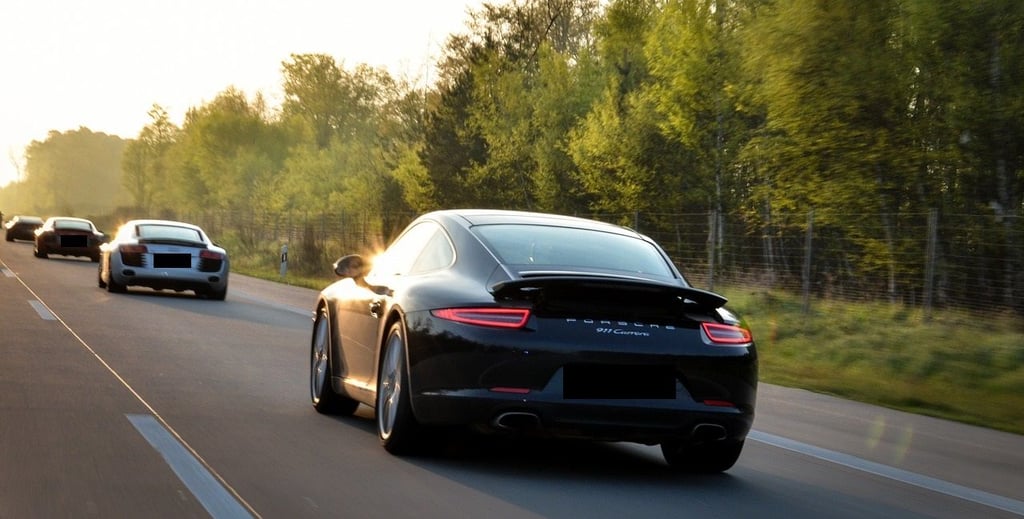 Ein Porsche wurde in einen Unfall auf der Autobahn 9 zwischen Weißenfels und Naumburg verwickelt.