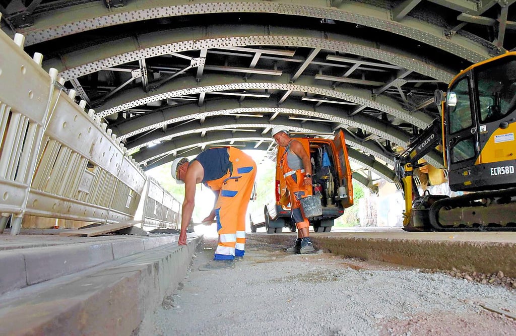 Die Arbeiten in der Friedrichstraße behindern den Schülerverkehr.