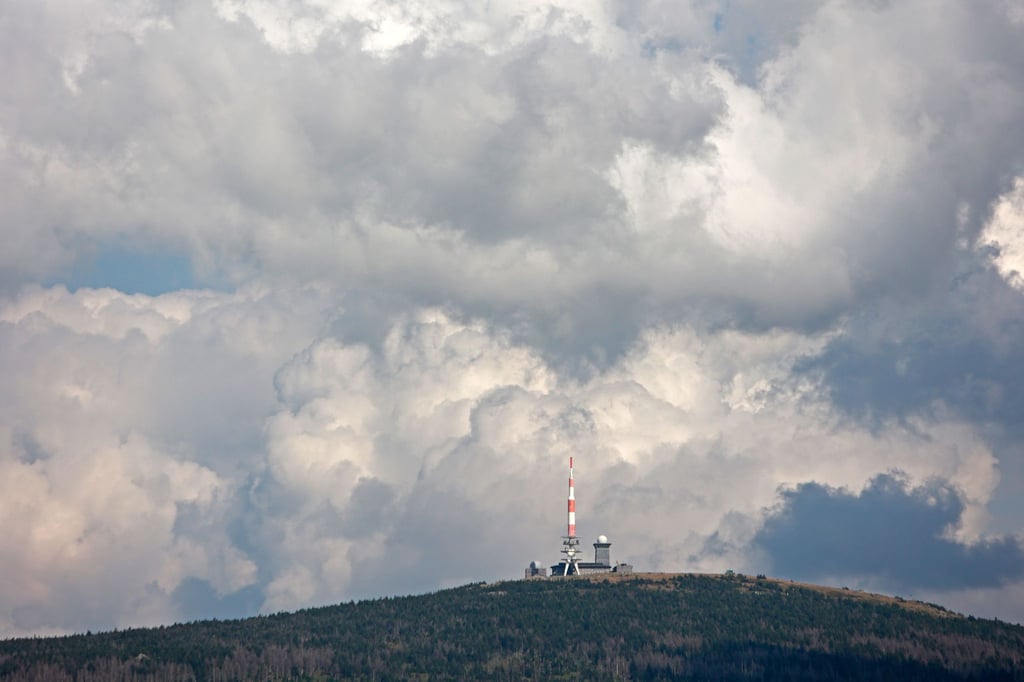 Niedersachsen muss sich auf Schauer und Gewitter einstellen. (Archivbild)
