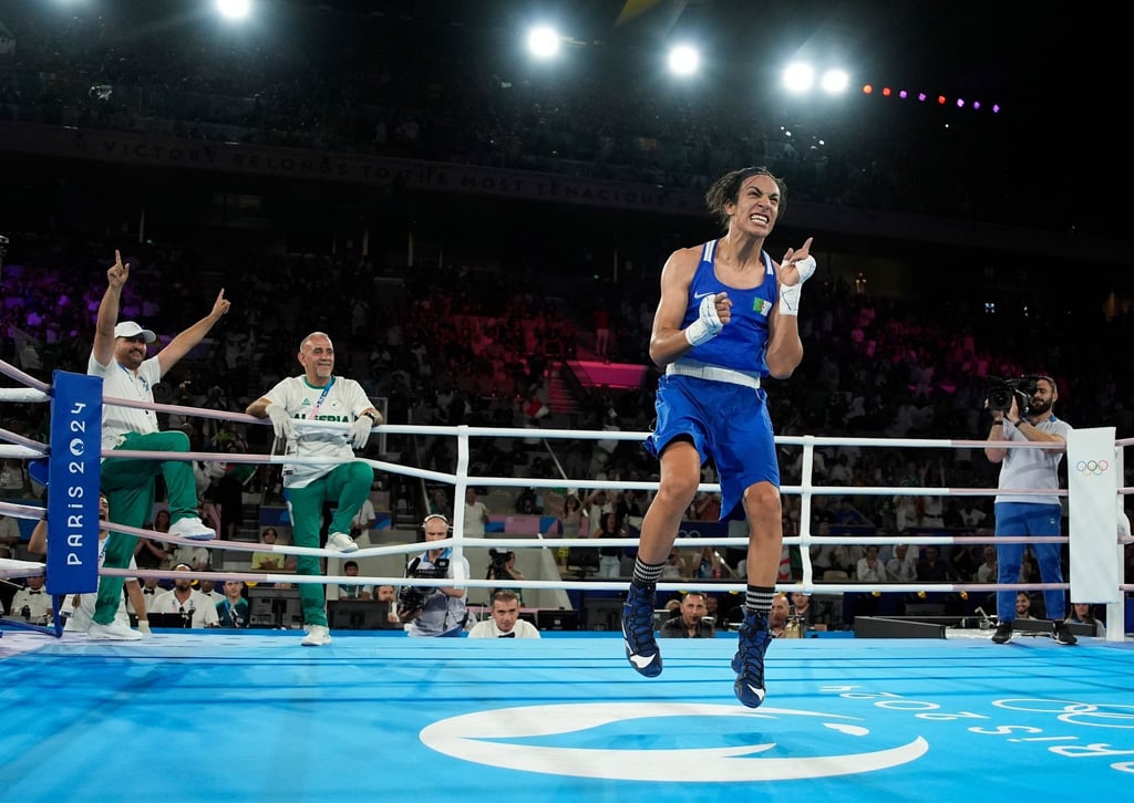 Imane Khelif jubelt über den Finaleinzug bei Olympia.