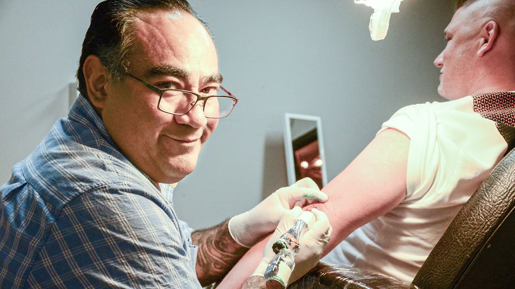 Seit 22 Jahren ist Alberto Marquez professioneller Tätowierer. Der gebürtige Mexikaner lebt in Bösdorf und arbeitet seit 14 Jahren in einem Wolfsburger Tattoo-Studio.