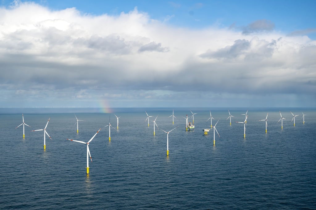 Strom aus dem Windpark Riffgat soll über ein Unterwasserkabel eine geplante Erdgasförderplattform vor der Insel Borkum versorgen. (Archivbild)
