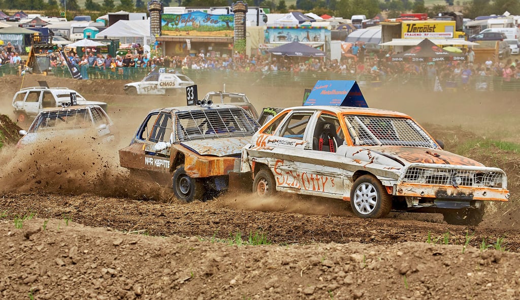 Adrenalin und viel Staub ist bei den Stockcarsrennen am Stadtrand von Bernburg zu erwarten.