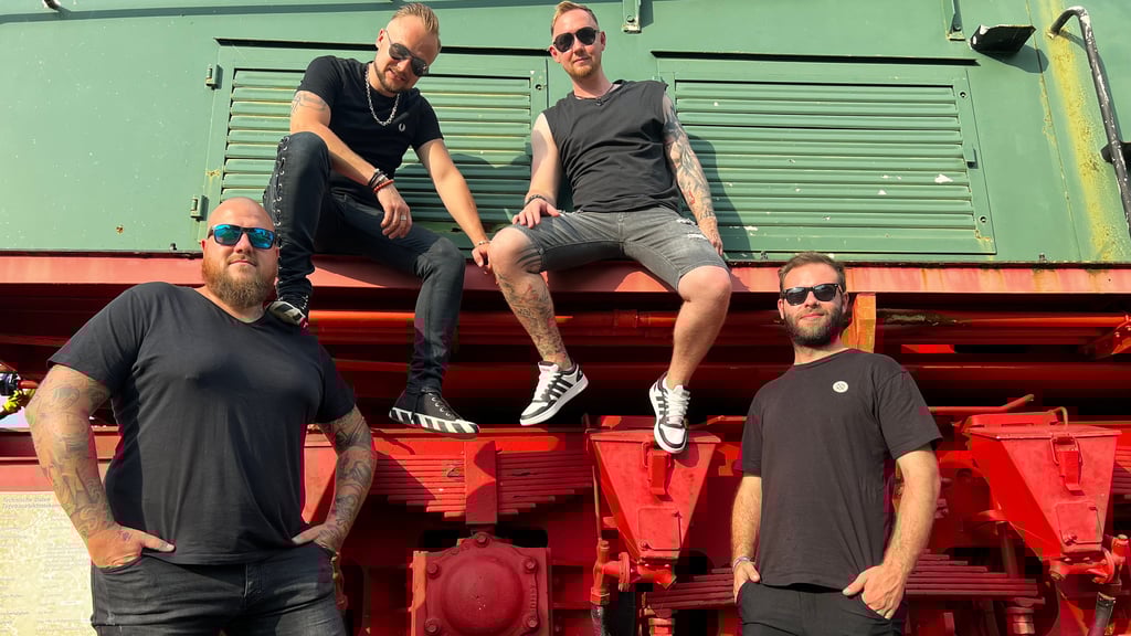 Die "Lok aus dem Dreck": Mit dem Album „Jugend von gestern“ feiern Christian Rosenberg, Pascal Bock, Schlagzeuger René Wähler und Maxi Beuster ihren 15. Bandgeburtstag.