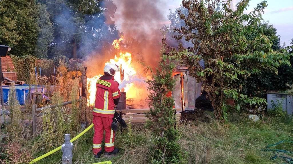 Im Kleingartenverein Küchengarten brannte ein Holzstapel. Verletzt wurde niemand. 