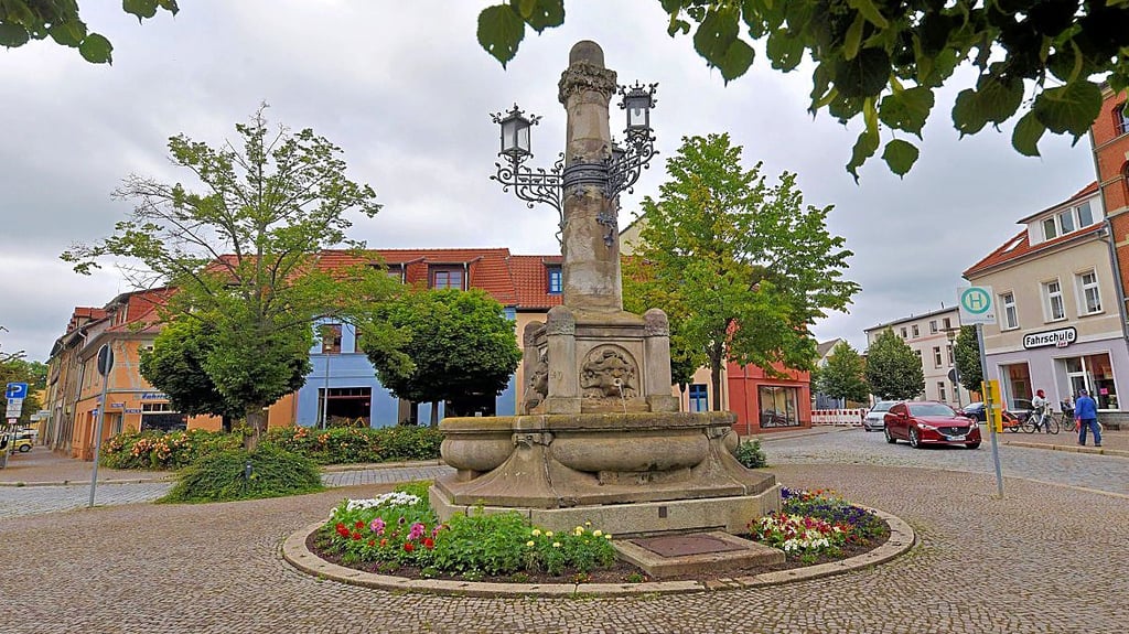 Der Kuntzebrunnen musste vor mehr als einem Jahr stillgelegt werden. Nun plätschert er wieder.