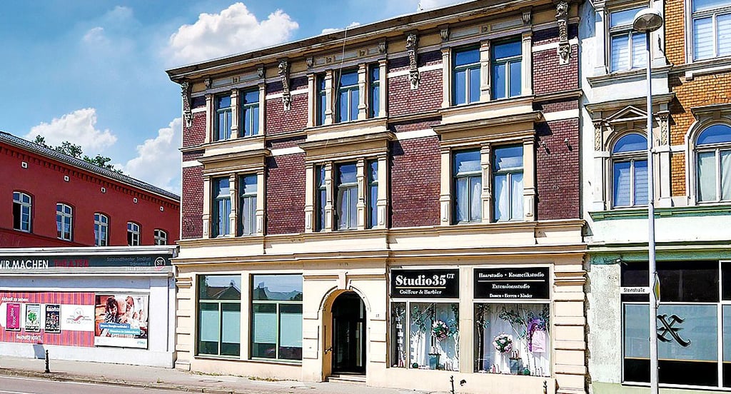 Das Mindestgebot für das Wohn- und Geschäftshaus in der Steinstraße 37 in Staßfurt beträgt 79.000 Euro.