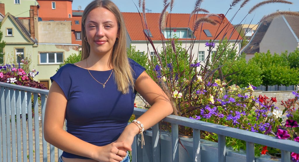 Nele Lebenhagen hat ihren Abschluss an der Freien Sekundarschule in Bernburg mit 1,3 gemacht.