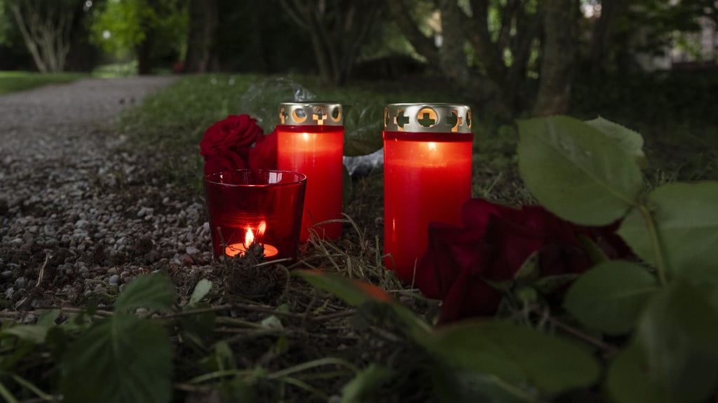 Am Connewitzer Kreuz in Leipzig hat sich in der Nacht zu Dienstag ein tödlicher Lkw-Unfall ereignet.