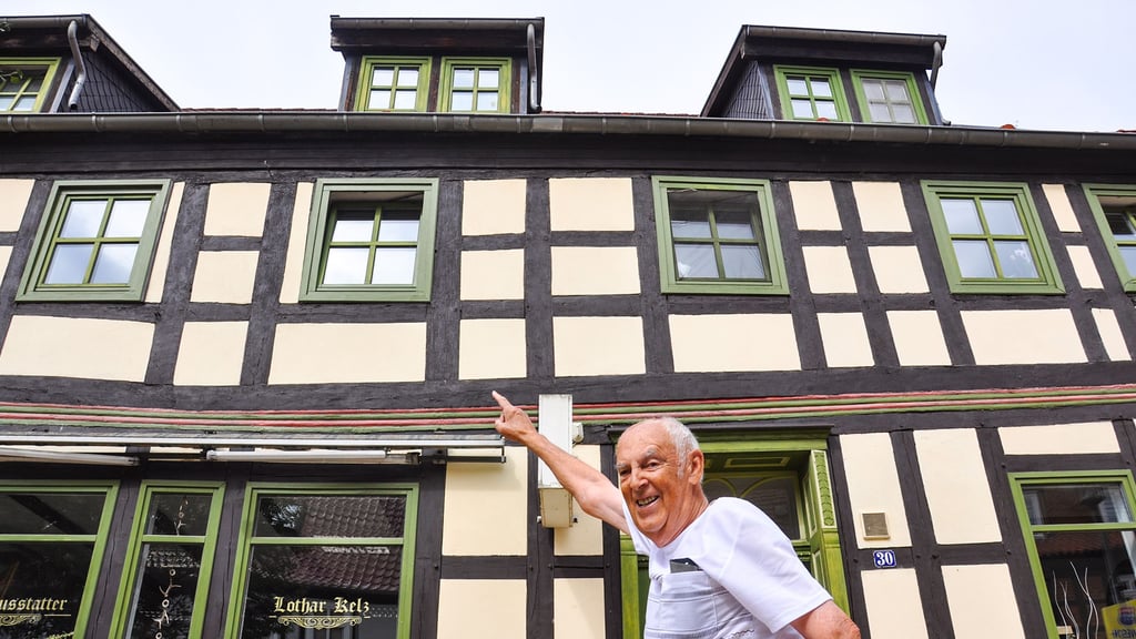Vor 80 Jahren brachte das Zimmer hinter diesem Fenster in der Großen Brüderstraße Seehausen (Landkreis Stendal) Willibert Sohns Schutz vor den Bomben in Duisburg.