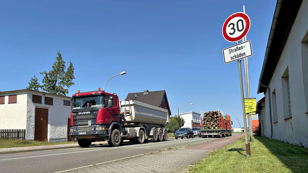 Die Umleitung der B71 führt über den Calvörder Amtsweg. Dort ist jetzt eine Tempo 30-Zone eingerichtet worden.
