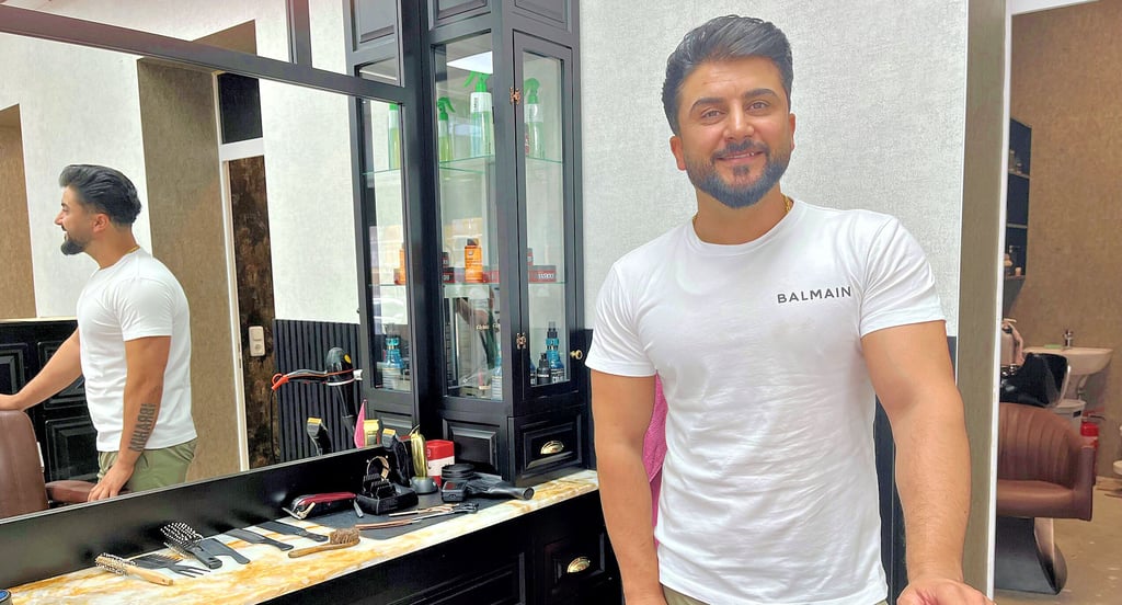 Heersh Majed Kakabra ist der Obermeister der hiesigen Friseur-Innung und Chef von zehn Angestellten, etwa in seinem Salon in der Zerbster Straße.