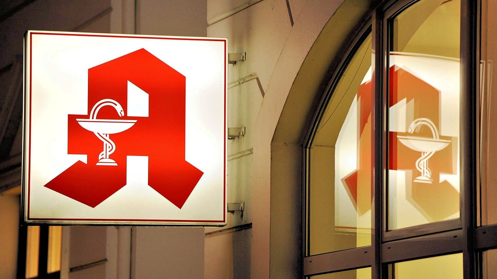 Wer in den Nachtstunden oder an Sonn- und Feiertagen Medikamente braucht, muss mitunter auch längere Wege in Kauf nehmen.