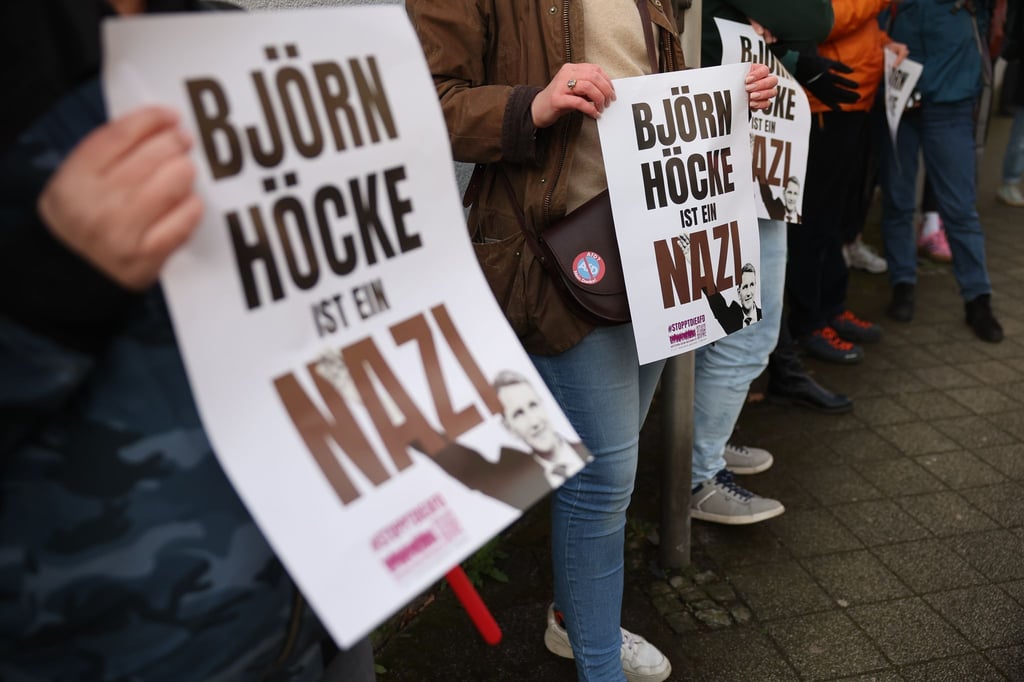Solche Plakate und Transparente beschäftigen mitunter die Justiz. (Archivbild)