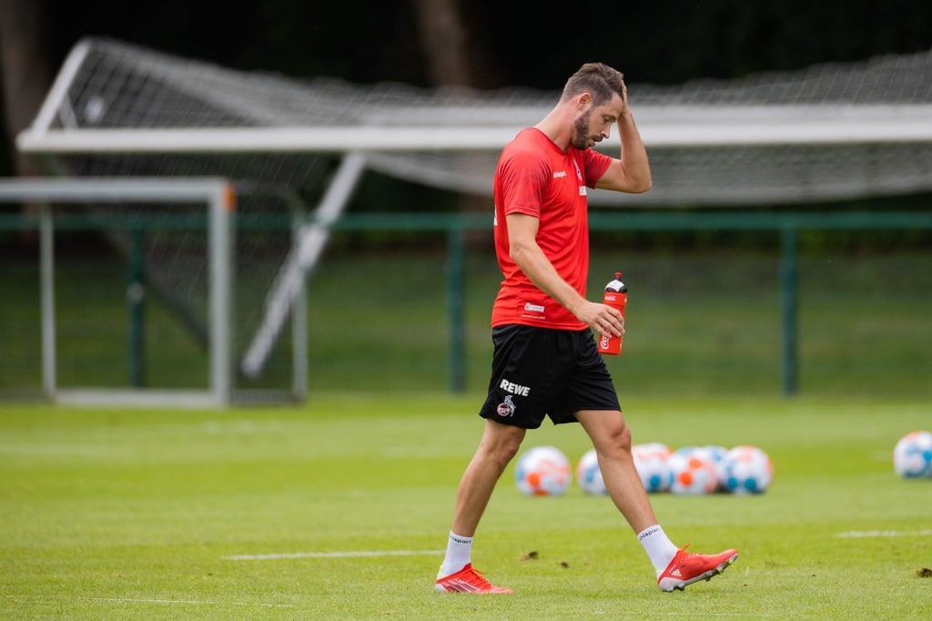 Mark Uth's Comeback dauert nur fünf Minuten. Erneut verletzt sich der Stürmer.