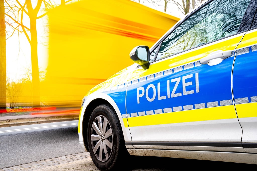 Die Polizei ermittelt wegen verschiedener Straftaten nach einer Schlagerparty in Bremen.