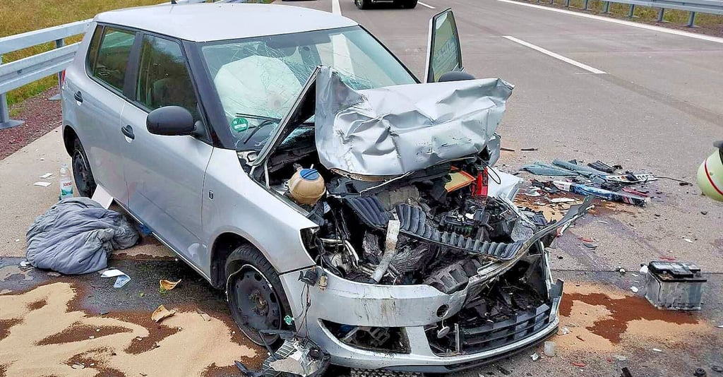 Dieser schwere Verkehrsunfall auf der A14 ereignete sich Ende Juli 2024 an der Anschlussstelle Lüderitz.