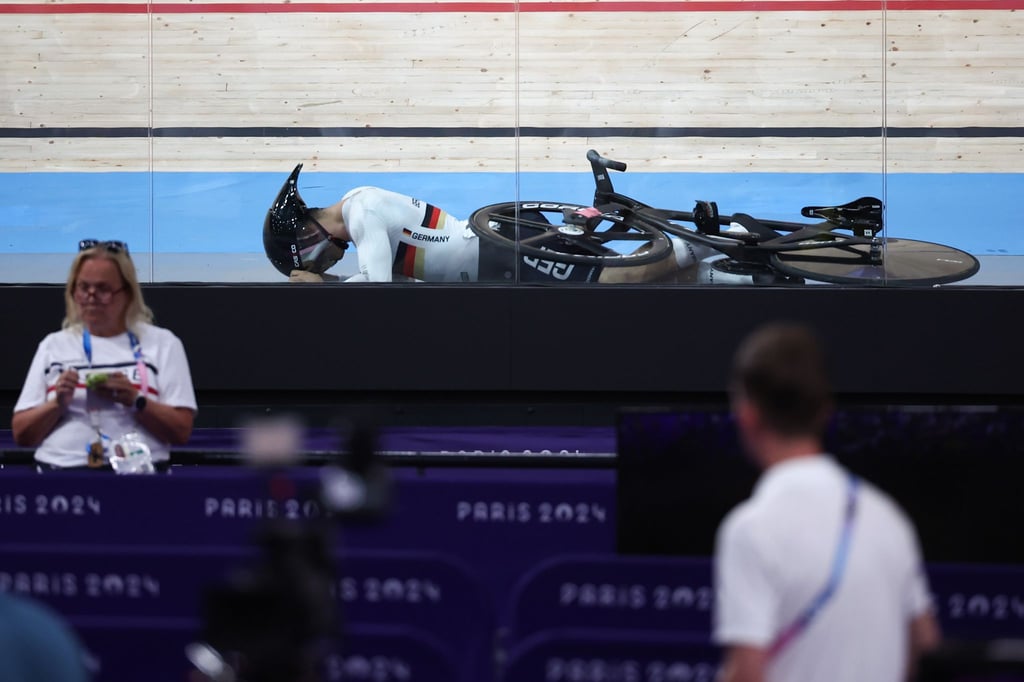 Luca Spiegel stürzt im Keirin-Halbfinale.