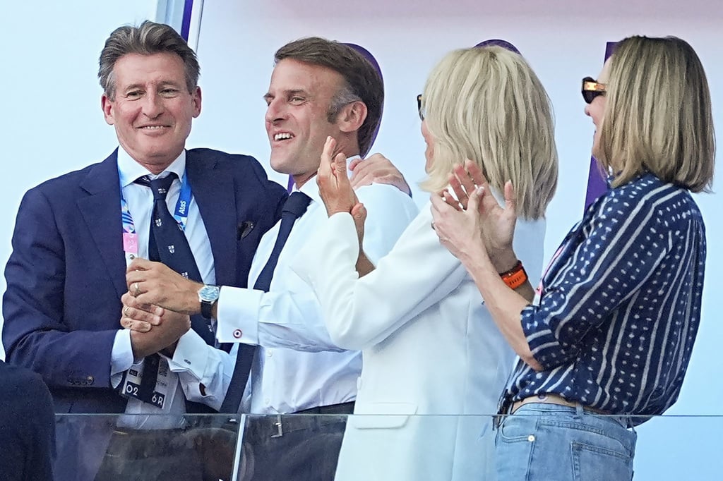 Leichtathletik-Weltpräsident Sebastian Coe (l) denkt über eine Kandidatur für die Nachfolge von IOC-Chef Thomas Bach nach.