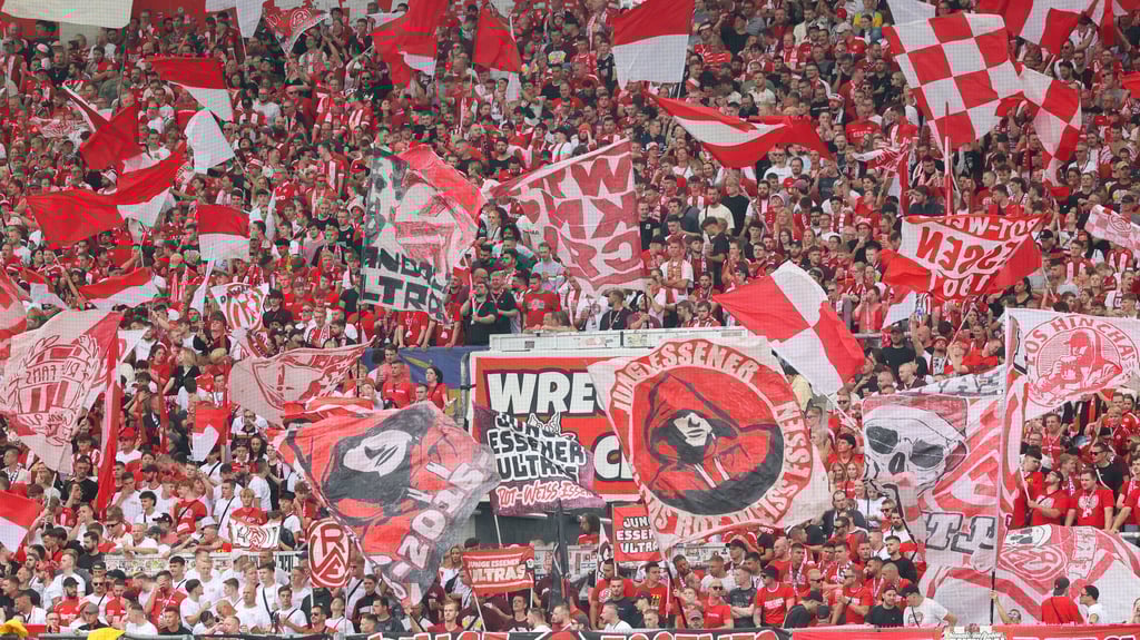 Fans von Rot-Weiss Essen beim Drittliga-Auftakt gegen Aachen.