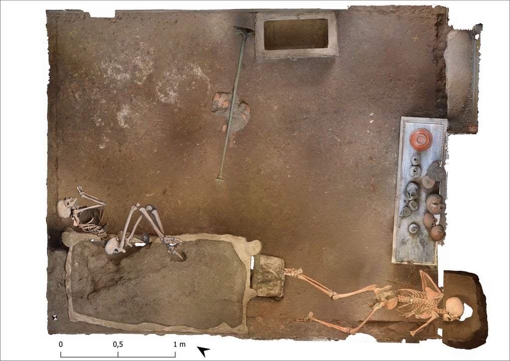 Archäologen haben in der versunkenen Stadt Pompeji in Italien die Skelette zweier Opfer des Vulkanausbruchs aus dem Jahr 79 gefunden.