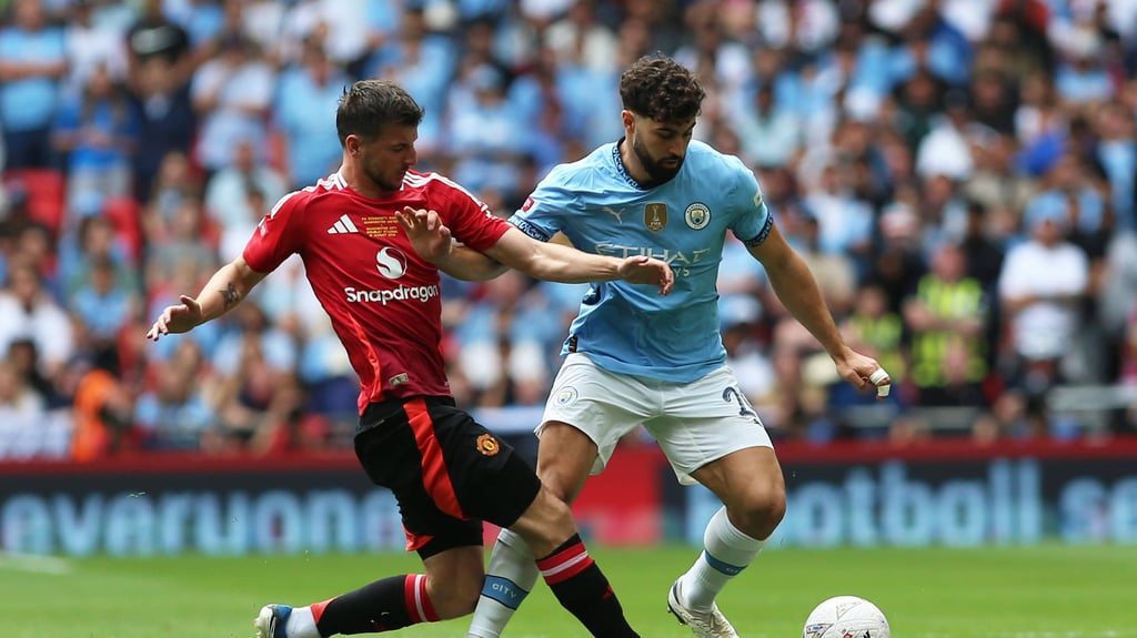 Manchester City und Josko Gvardiol (r.) gewinnen im Stadtderby gegen Manchester United.