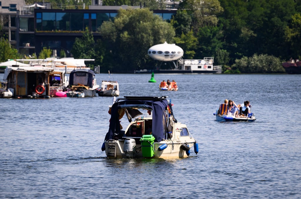 Bei gutem Wetter ist viel los auf Berlins Gewässern.