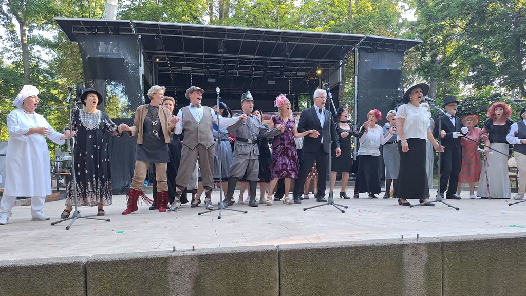 Beim Auftritt des Cantus-Mitteldeutschland wird nicht nur viel gespielt, sondern auch gesungen.