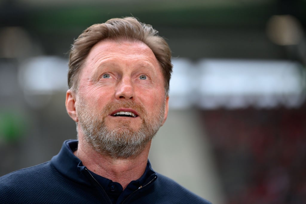 Trainer Ralph Hasenhüttl vom VfL Wolfsburg freut sich auf ein Top-Talent.