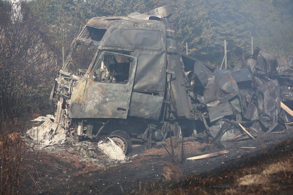Auf der Autobahn 2 bei Bornstedt sind drei Lkw in Brand geraten. (Foto Aktuell)