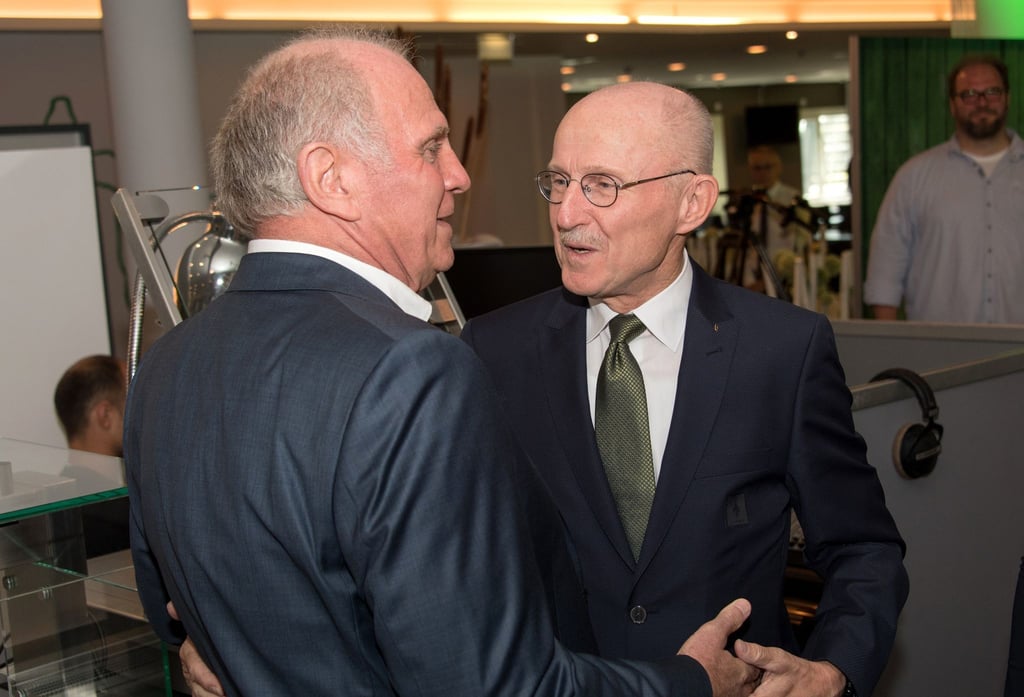 Zwei alte Rivalen, die sich am Ende versöhnt haben: Bayern Münchens Ehrenpräsident Uli Hoeneß und der verstorbene Wille Lemke beim 70. Geburtstag des früheren Werder-Managers in Bremen.