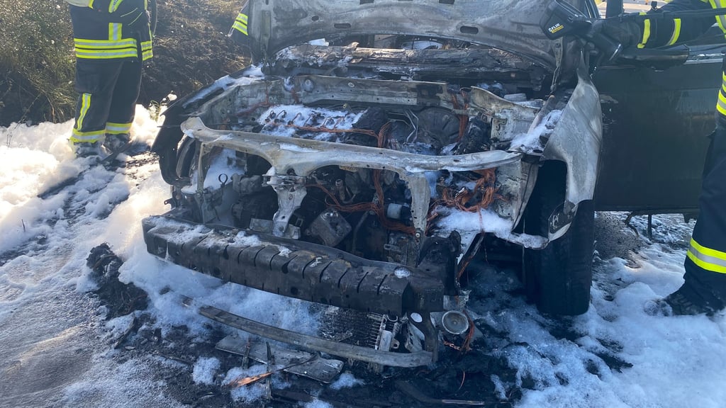 Zu einem Fahrzeugbrand ist es am Montagnachmittag im Harz gekommen.