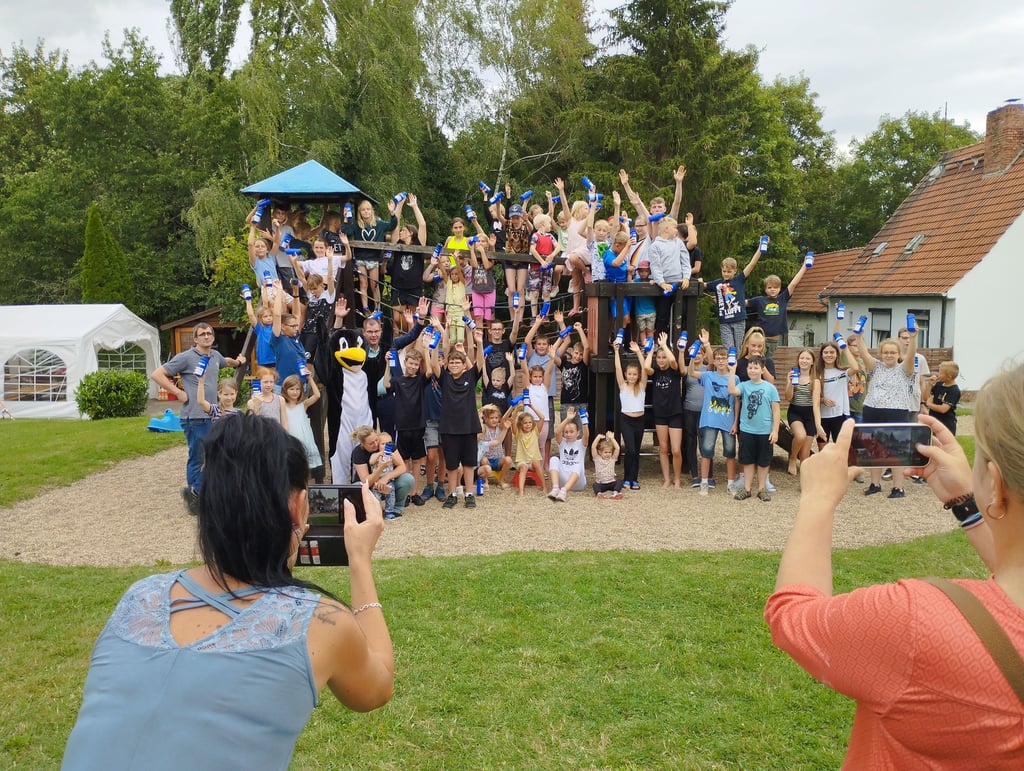 Gruppenfoto im Sommercamp im Freibad in Gerbstedt.
