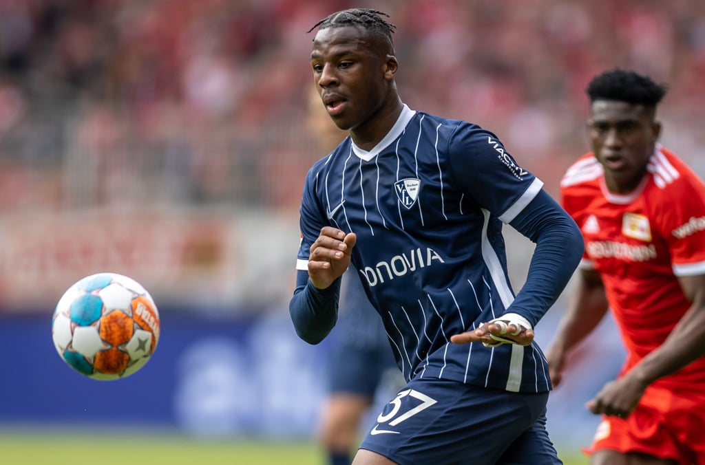 Armel Bella-Kotchaps (l) Rückkehr in die Bundesliga ist fraglich.