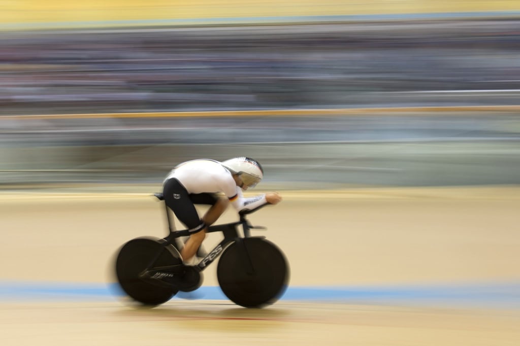 Felix Groß hat bei den deutschen Meisterschaften in Berlin den Titel in der 4000-Meter-Einzelverfolgung gewonnen.