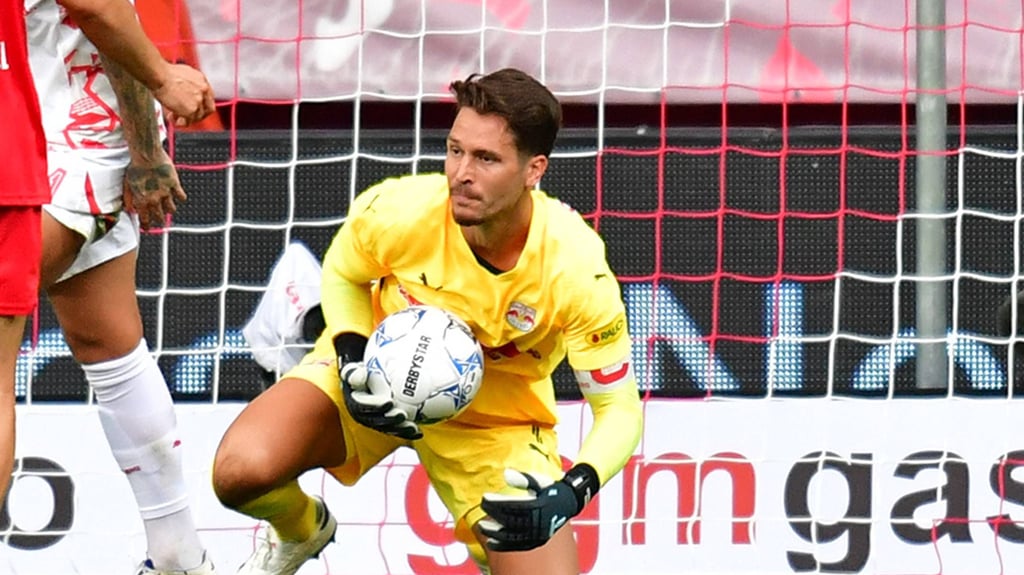 Jansis Blaswich in der Champions-League-Quali gegen Enschede.