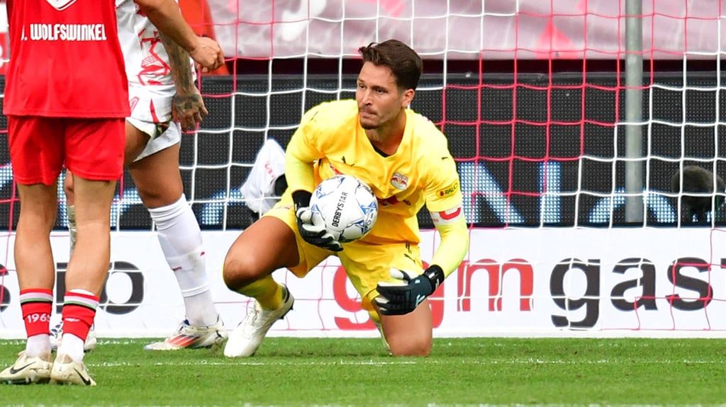 Jansis Blaswich in der Champions-League-Quali gegen Enschede.