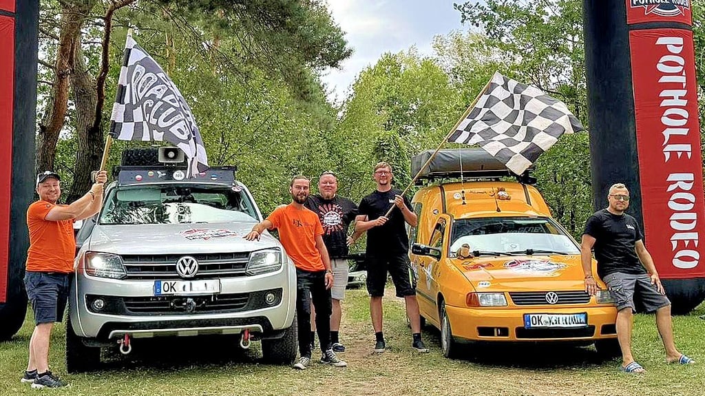 Christian Brauns (v.l.), Marc Heller, Dennis Brauns, Karsten Mertens und Silvio Germer lieben das Abenteuer und beteiligen sich am „Pothole Rodeo“.