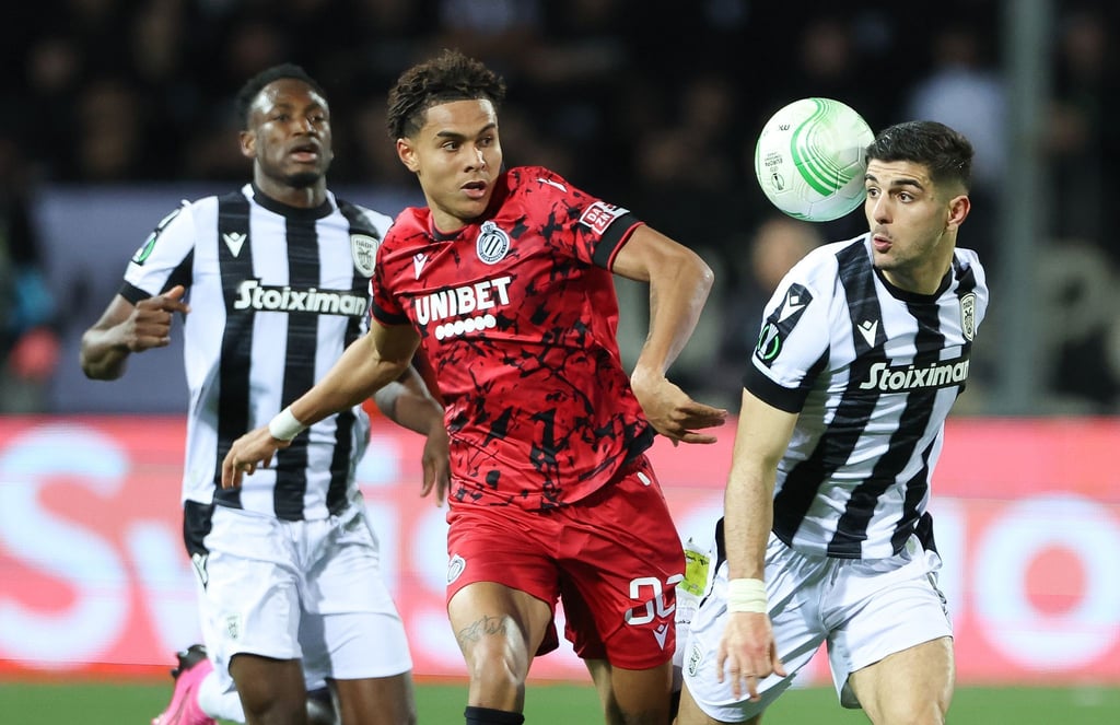Neuzugang Antonio Nusa (M) absolviert seine ersten Einheiten bei RB Leipzig.
