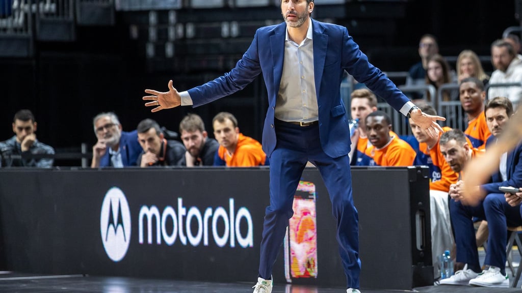 Álex Mumbrú: Bald als Bundestrainer an der Seitenline?