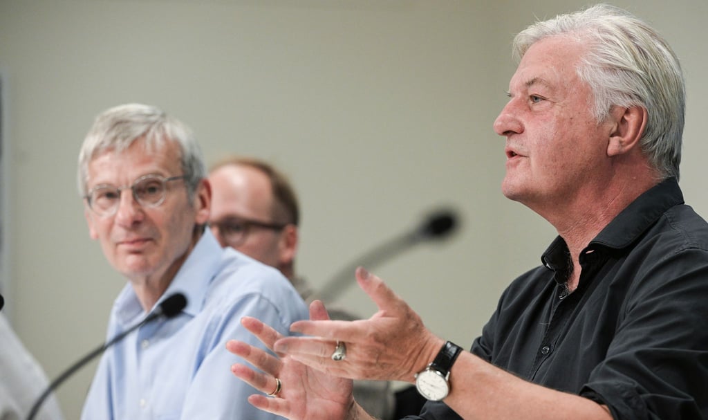 Der Herausgeber des rechtsextremen „Compact“-Magazins, Jürgen Elsässer, nimmt an der Seite des Fraktionschefs der AfD im brandenburgichen Landtag, Christoph Berndt, Stellung zu Entscheidung des Bundesverwaltugnsgerichts.
