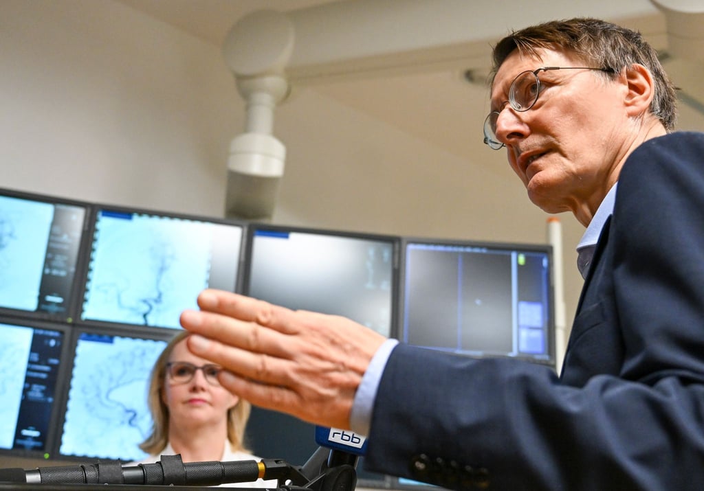 Bundesgesundheitsminister Lauterbacht verteidigt die Krankenausreform gegen Bedenken.