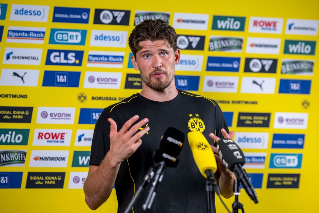 Kobel über BVB-Trainer Sahin: „Er macht einen sehr guten Job“.