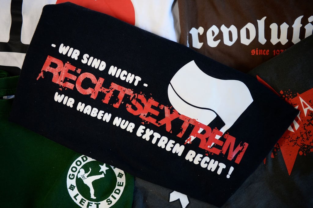 Der rechtsextremen Szene ordnete der Verfassungsschutz in Sachsen-Anhalt 3.350 Personen zu. (Archivbild)
