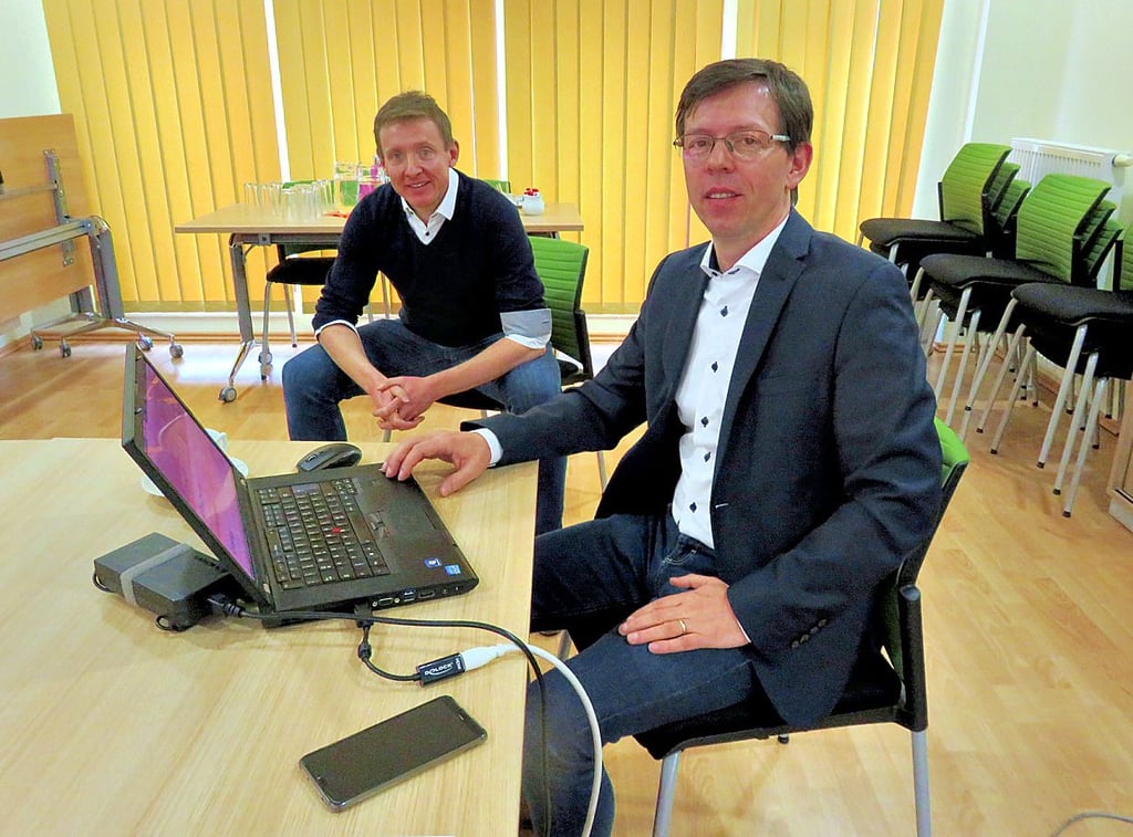 IT-Experte Hagen Woecht (rechts) und Verwaltungschef Andreas Brohm haben gemeinsam das Digitale Rathaus entwickelt.