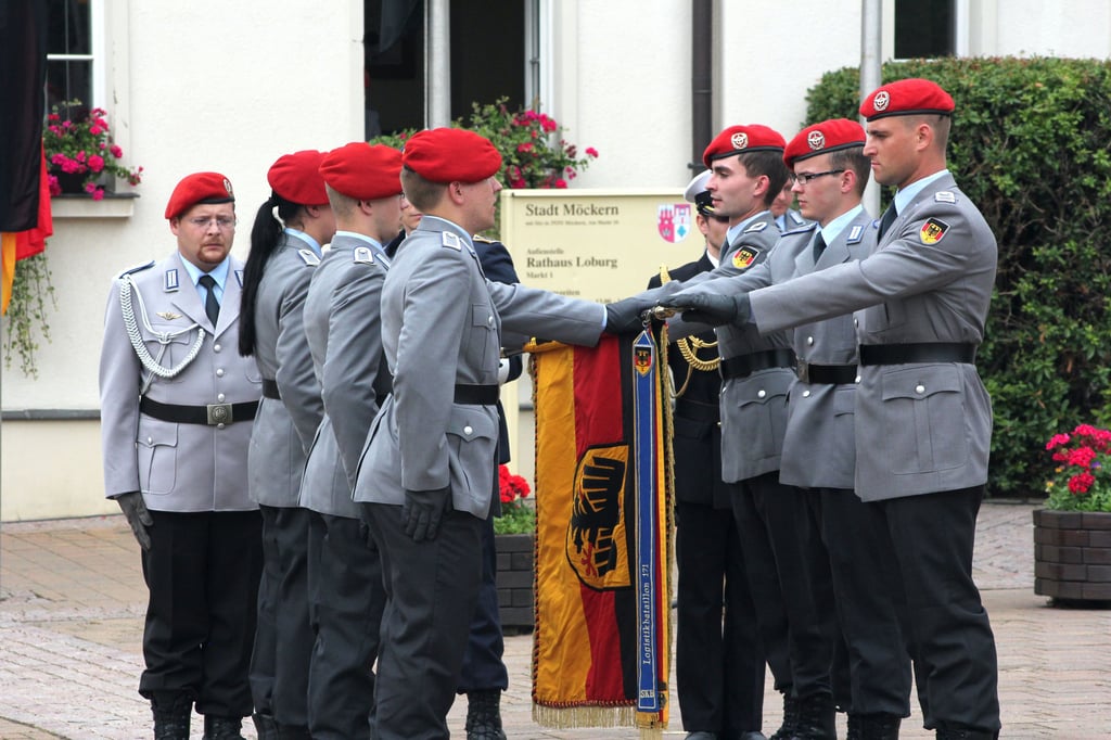 Im Jahr 2012 fand auf dem Marktplatz in Loburg ein öffentliches Gelöbnis statt.