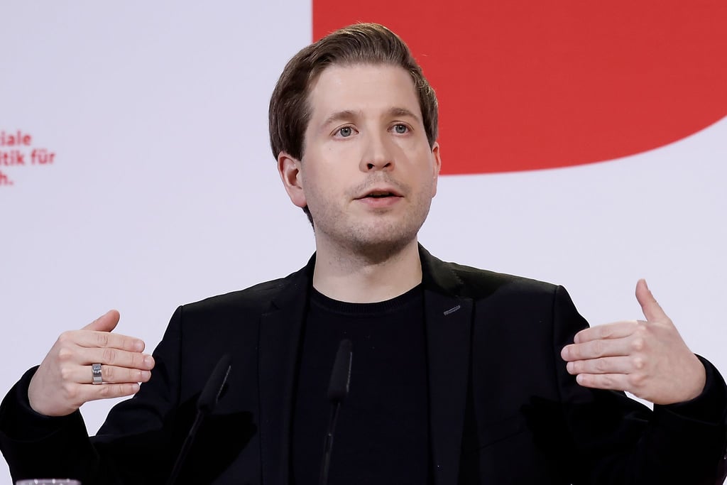 Homophobie sei eine Wirklichkeit in der Gesellschaft, sagt Kevin Kühnert. (Archivbild)