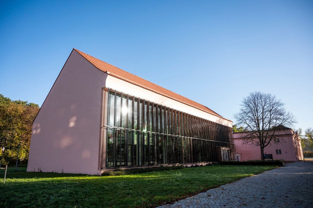 Um die liberale Rabbinerschule, das Abraham Geiger Kolleg in Potsdam, gibt es weiter Streit. Die Einrichtung feiert 25-jähriges Bestehen. (Archivbild)