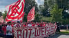 Fans von Rot-Weiss Essen beim Marsch aufs Stadion vor dem Pokalspiel gegen RB Leipzig